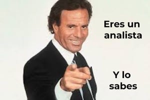 Meme de Julio Iglesias, ilustrando que cualquiera es analista de Inteligencia Competitiva