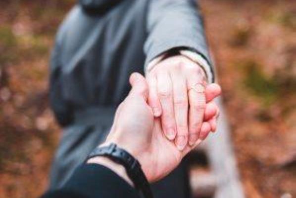helping hand demo compressed 600x400 erik-mclean-Az509kL0QHk-unsplash